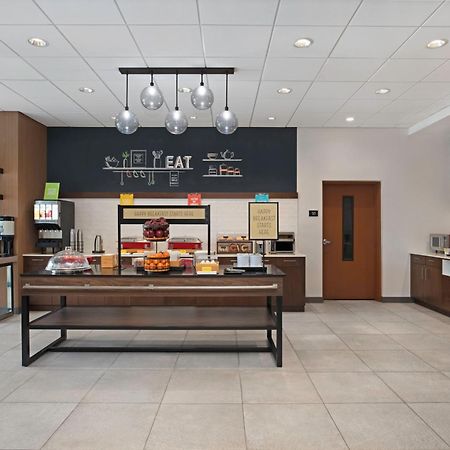 Hampton Inn By Hilton コーンウォール エクステリア 写真