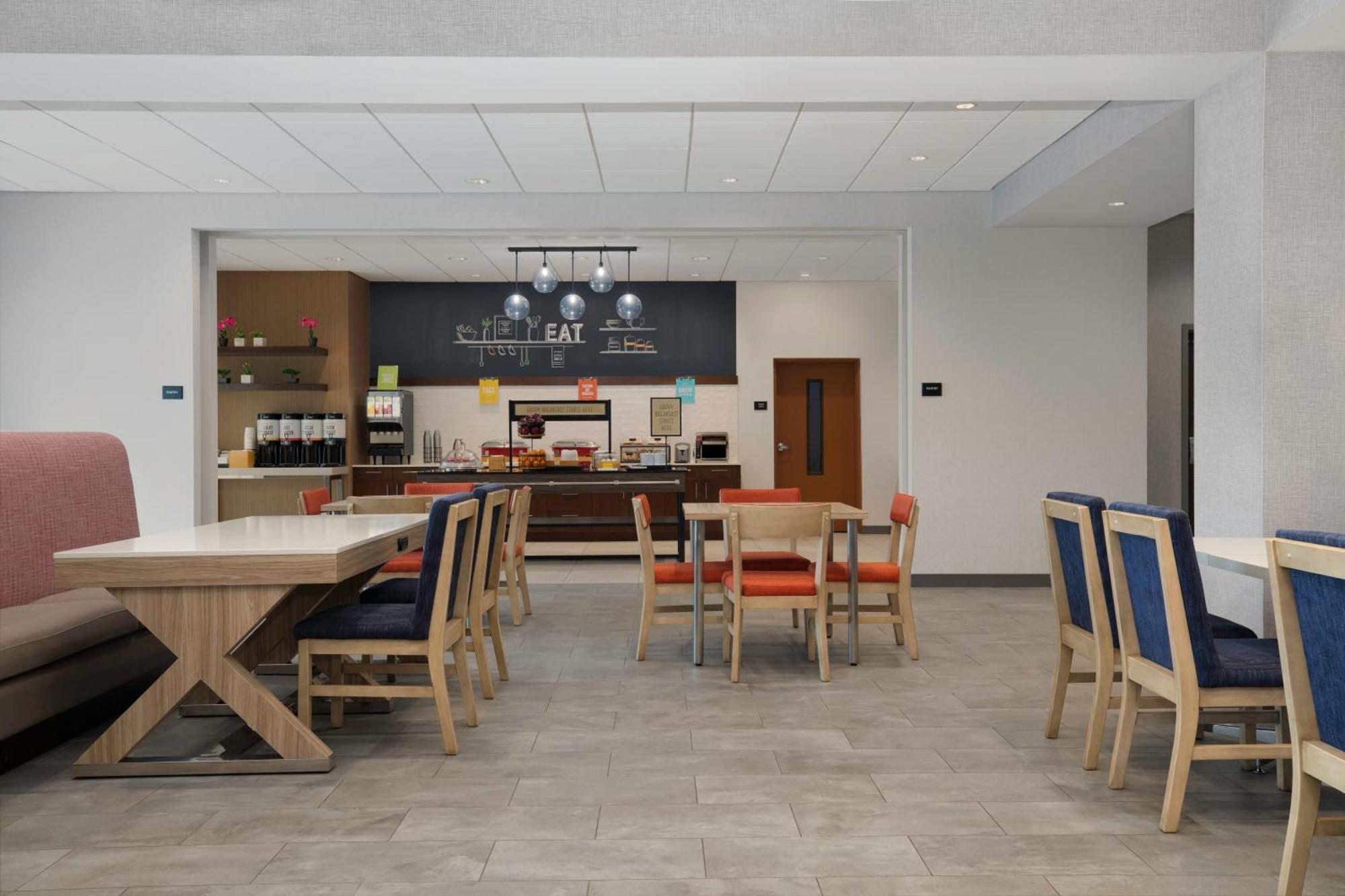 Hampton Inn By Hilton コーンウォール エクステリア 写真