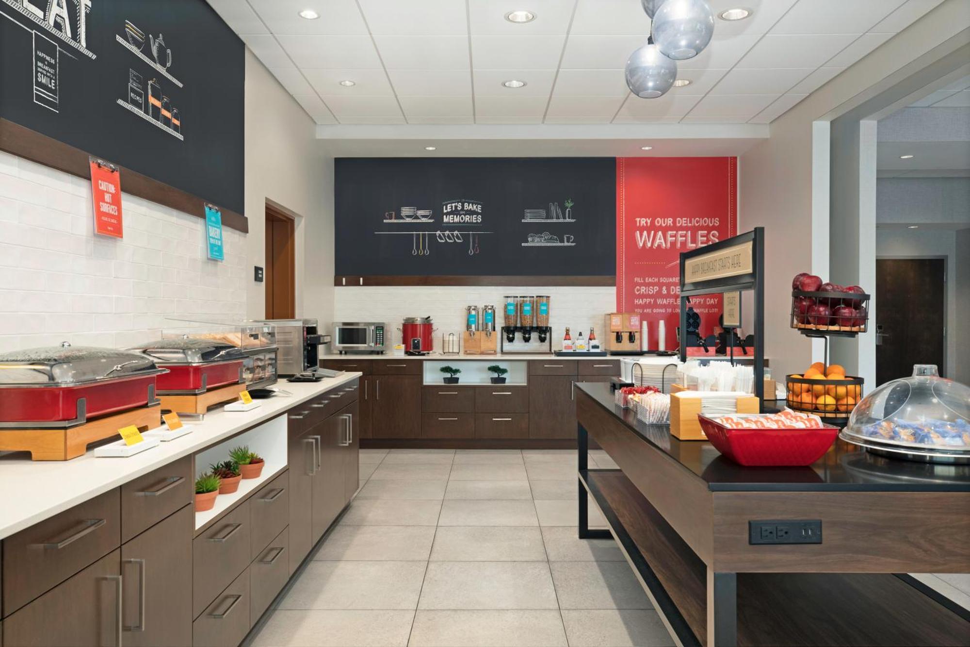 Hampton Inn By Hilton コーンウォール エクステリア 写真