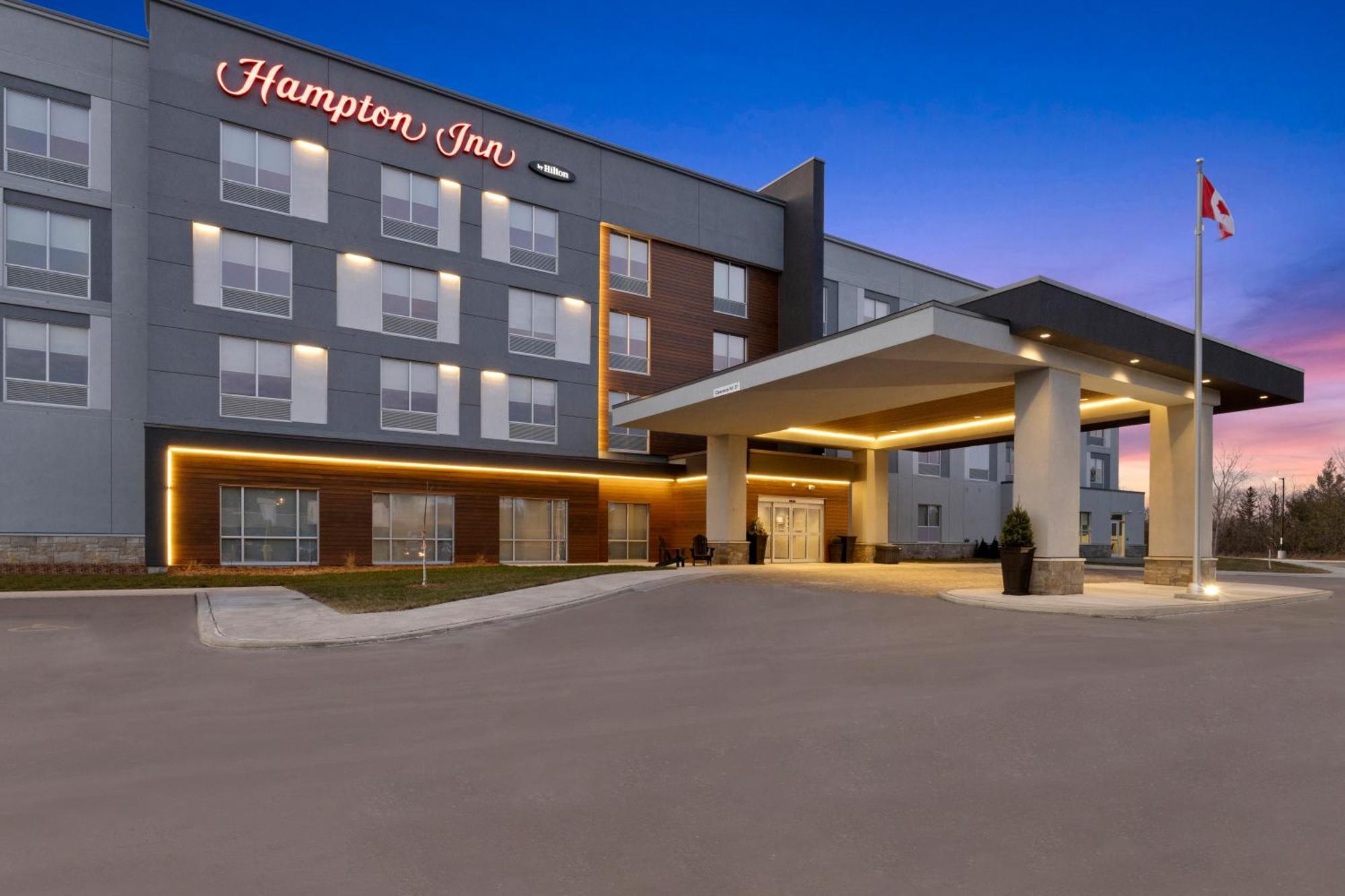 Hampton Inn By Hilton コーンウォール エクステリア 写真