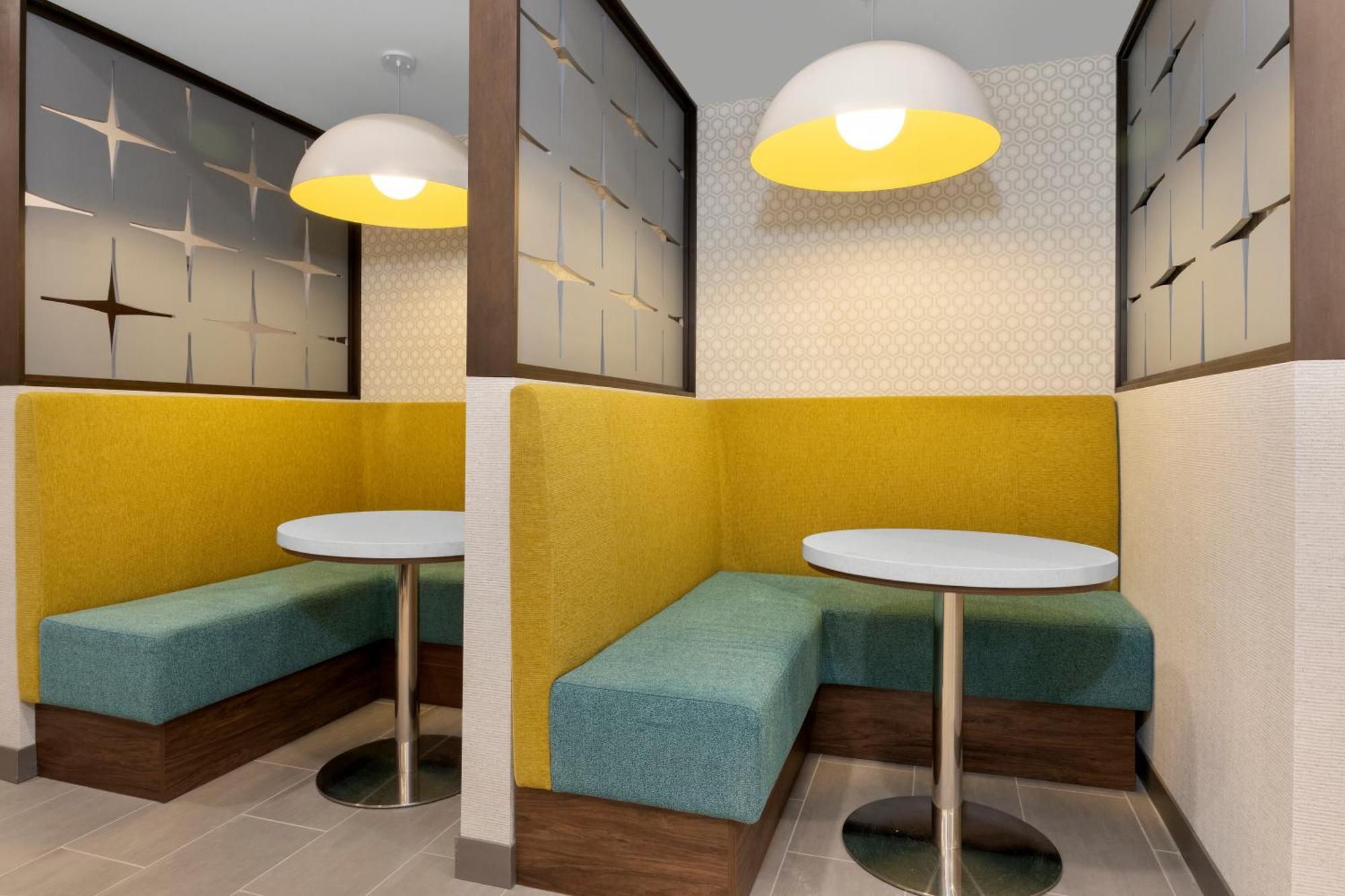 Hampton Inn By Hilton コーンウォール エクステリア 写真