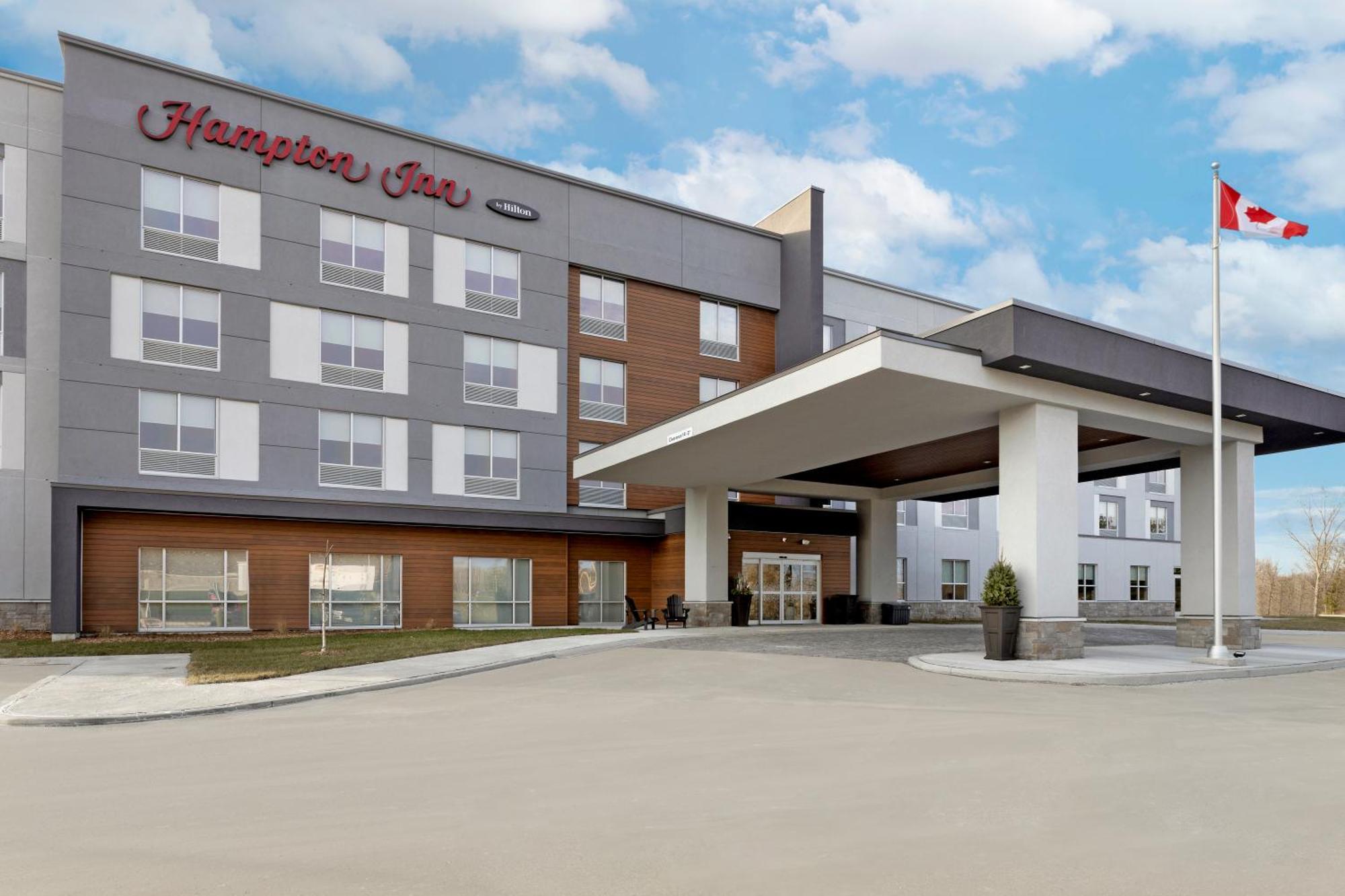 Hampton Inn By Hilton コーンウォール エクステリア 写真