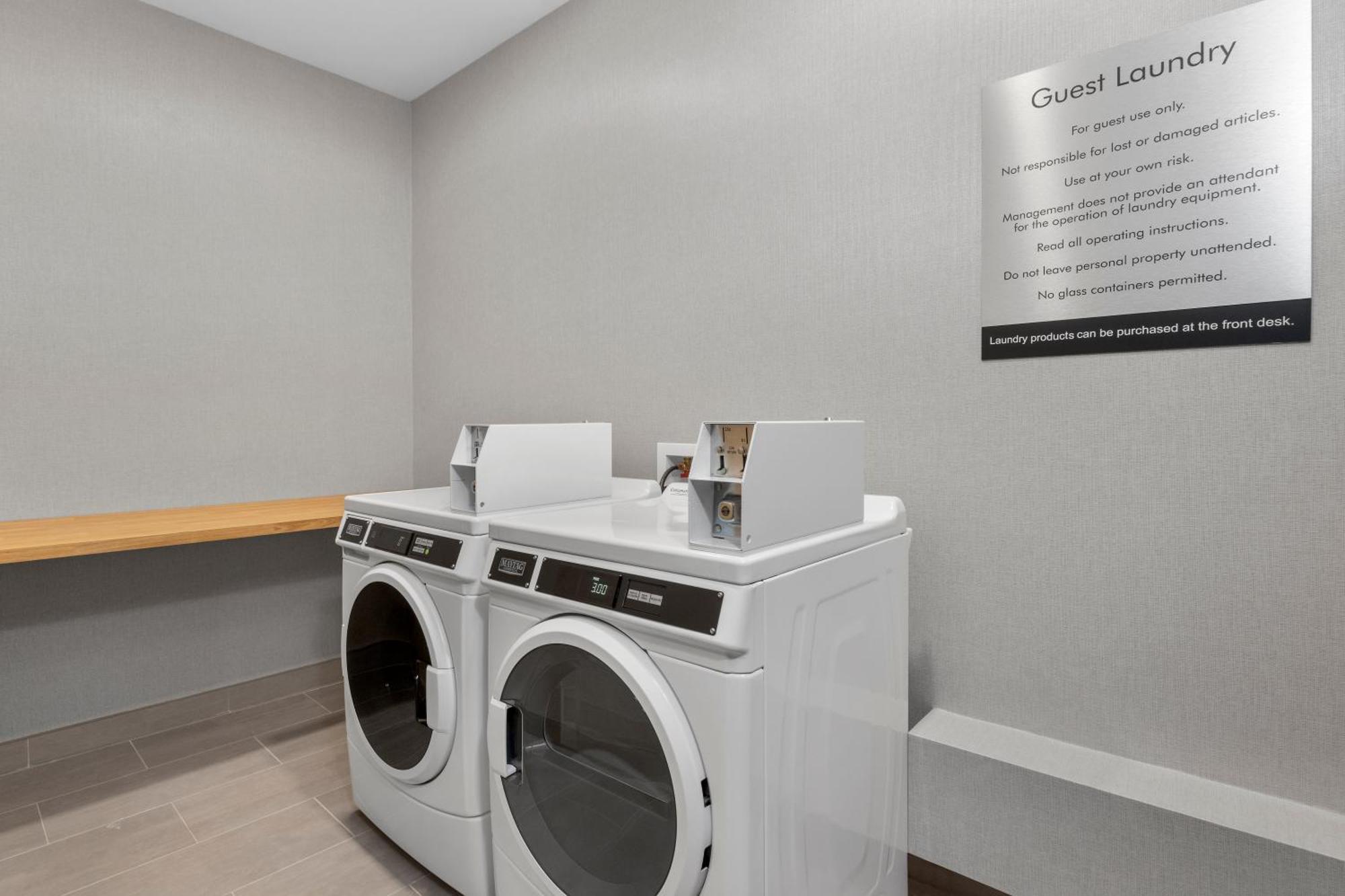 Hampton Inn By Hilton コーンウォール エクステリア 写真