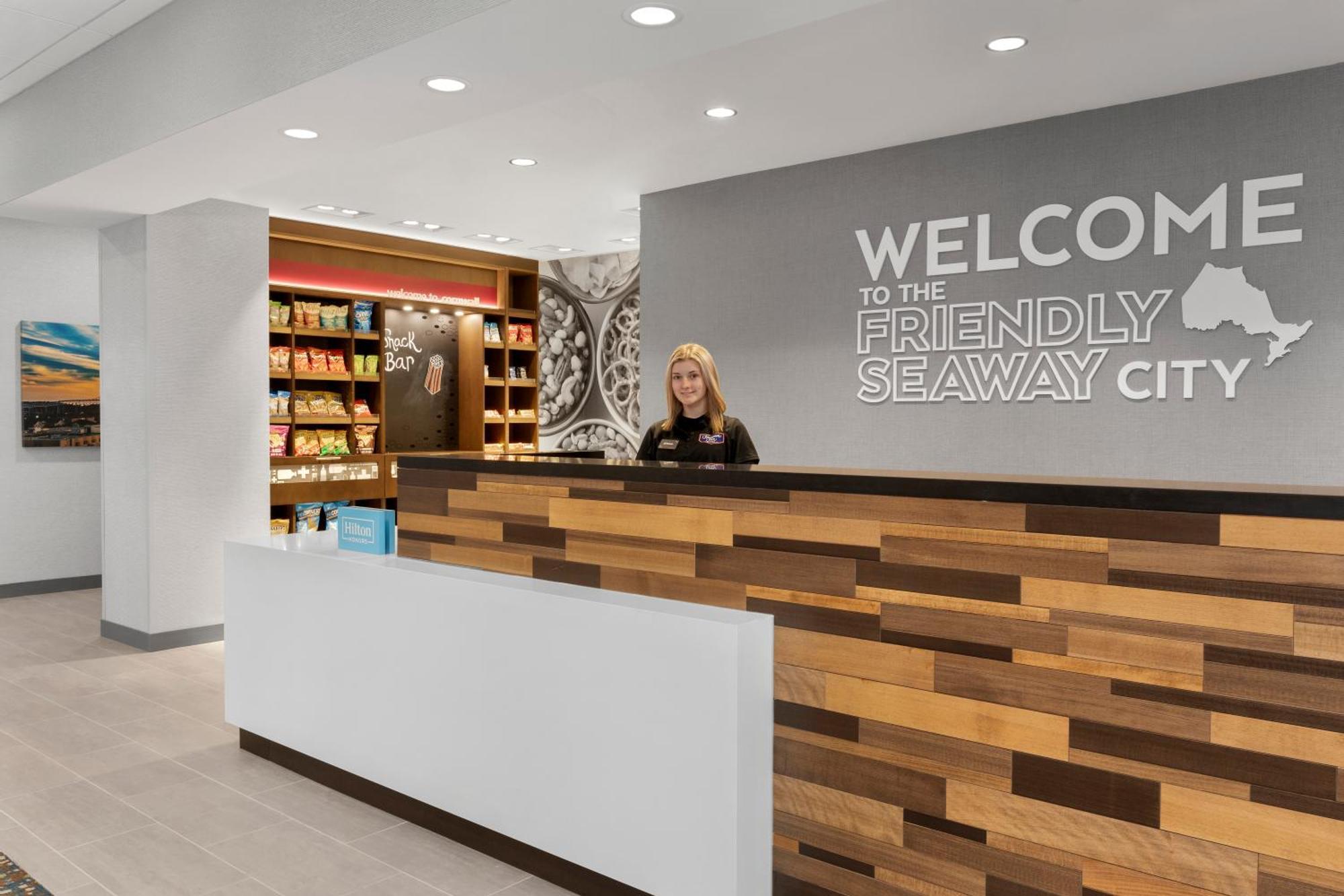 Hampton Inn By Hilton コーンウォール エクステリア 写真