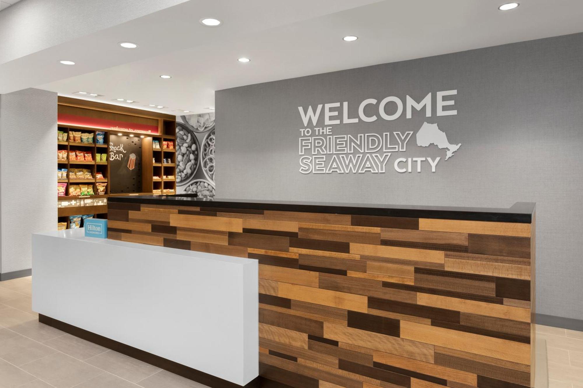 Hampton Inn By Hilton コーンウォール エクステリア 写真