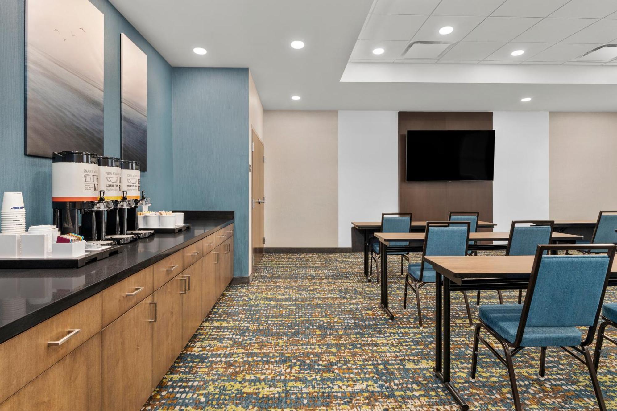 Hampton Inn By Hilton コーンウォール エクステリア 写真