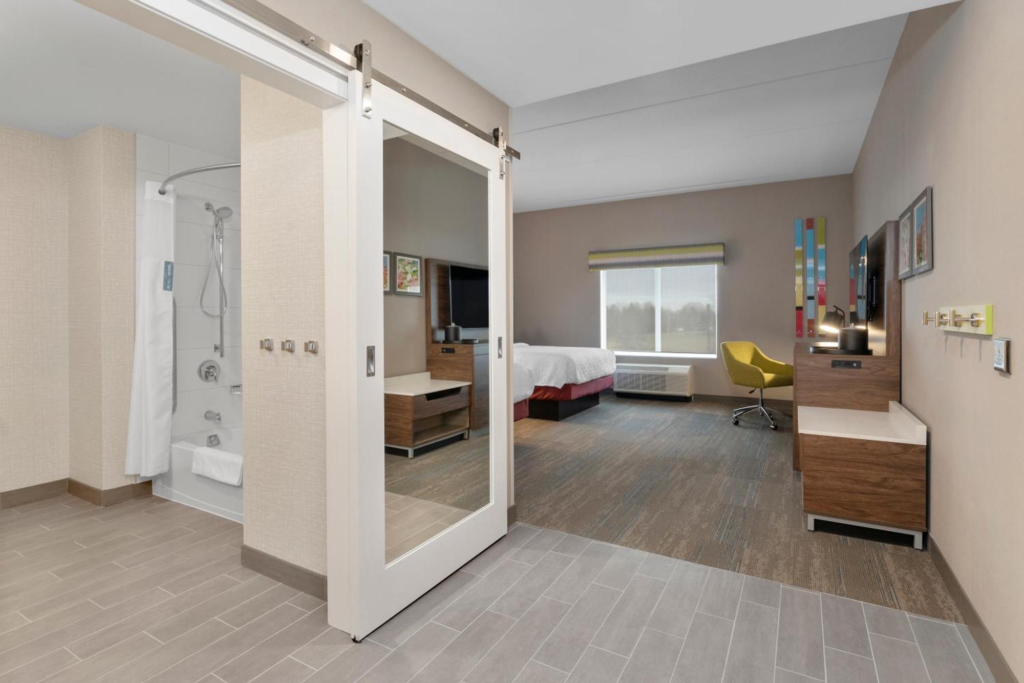 Hampton Inn By Hilton コーンウォール エクステリア 写真