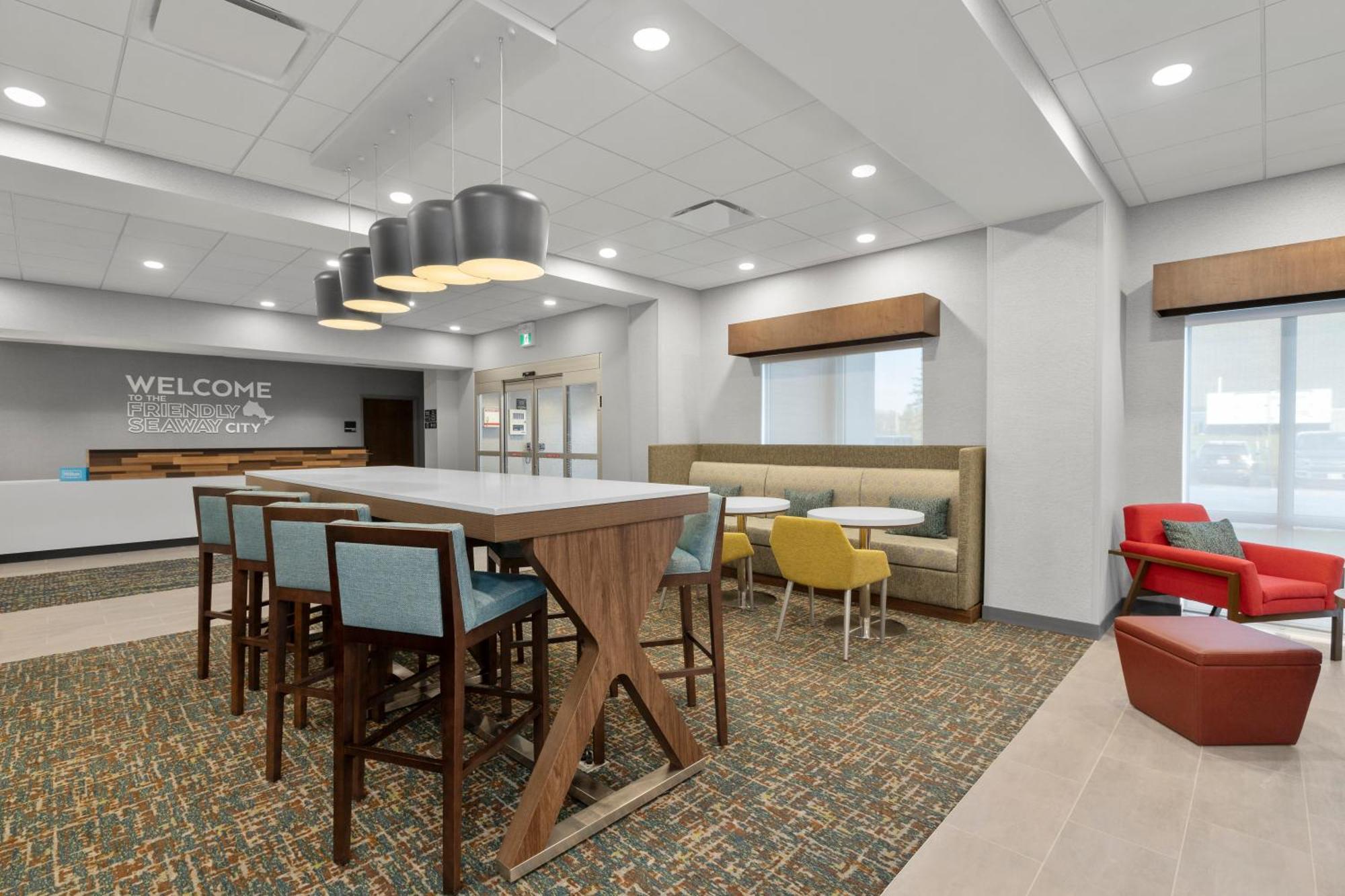 Hampton Inn By Hilton コーンウォール エクステリア 写真